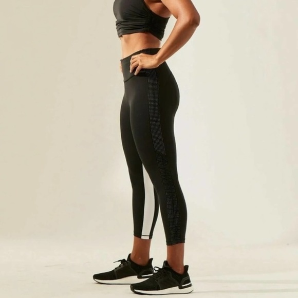 Athleta Hit It Mesh Black White Capri Leggings SZ S - Picture 1 of 8